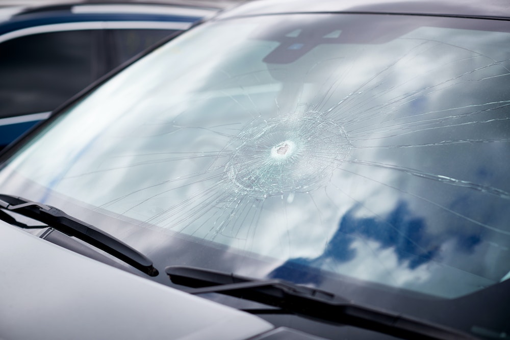 Litige assurance auto : refus de prise en charge des dommages causés lors d'une conduite sans respect des règles de dépassement