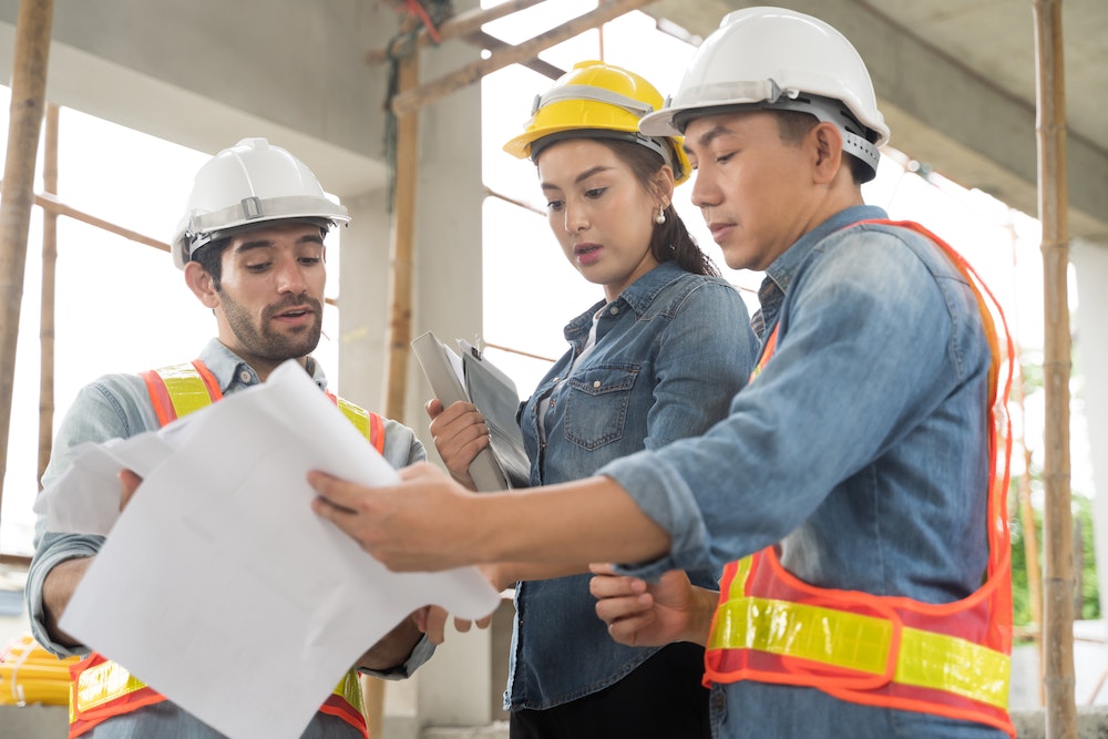 Les implications juridiques de l'affichage sur le panneau de chantier