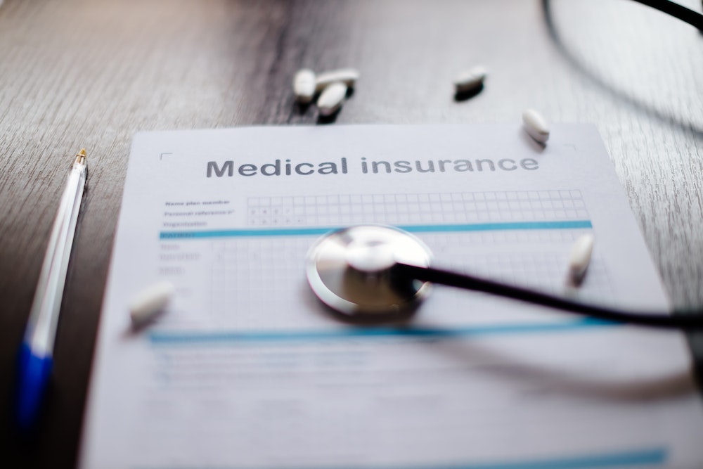 Comprendre la résiliation en cours d'année des contrats d’assurance: Un guide juridique complet