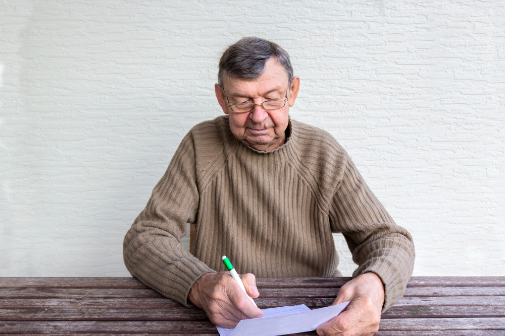 Abus de faiblesse et succession : Comment agir pour protéger ses proches et ses droits ?