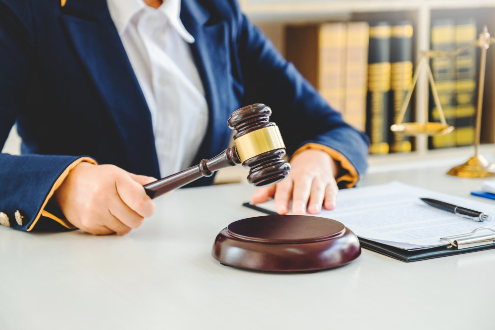 Cabinet juridique ou avocat : Le choix éclairé pour vos besoins en matière de droit