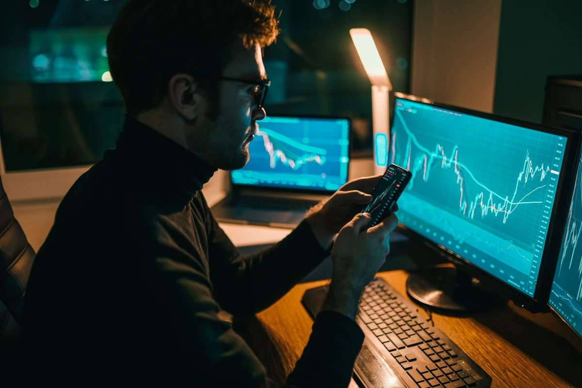 La régulation des marchés financiers à l'ère des fintechs : enjeux et défis