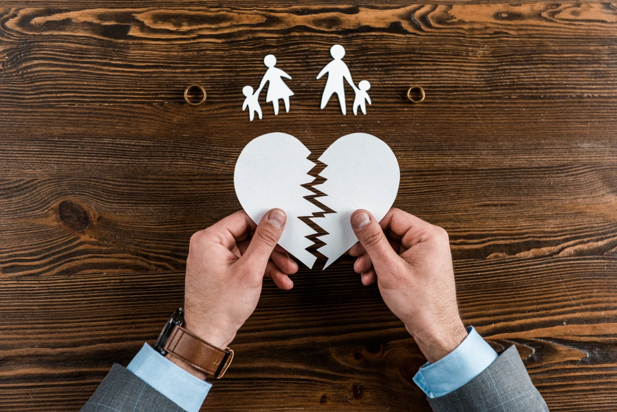 Divorce et comptes bancaires : Guide expert pour un partage équitable